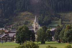 Ramsau am Dachstein. Aufnahme: Ewald Gabardi, Schladming vom 22. September 2013, Quelle: http://commons.wikimedia.org/wiki/File:Ev.kirche-ramsau_2153_13-09-22.JPG?uselang=de-at