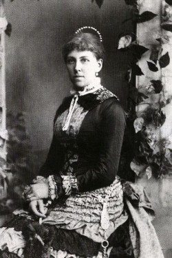 Natalie VOGEL von FRIESENHOF Bildquelle: wikimedia commons (https://commons.wikimedia.org/wiki/File:Natalia_Vogel_von_Friesenhof.jpg?uselang=de-at)