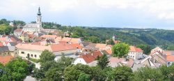 Stadtschlaining von der Burg Schlaining aus. Juli 2006.Aus Wikimedia Commons