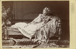 Wien Museum, Inventarnummer HMW 43147/2; Josef Székely (Fotograf), Charlotte Wolter (1834-1897) als "Messalina" in "Arria und Messalina" von Adolf von Wilbrandt (Burgtheater), 1874, Wien Museum Inv.-Nr. 43147/2, CC0 (https://sammlung.wienmuseum.at/objekt/119553/)