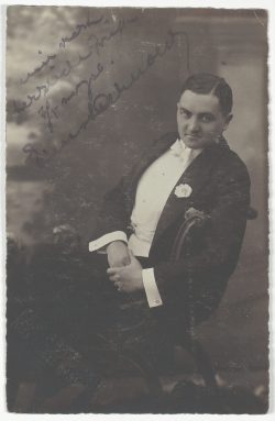 Wien Museum, Inventarnummer HMW 70549/4 ; Eugen Jak Stöffler (Fotograf), Ernst Arnold (1890-1962), Komponist, vermutlich 1917, Wien Museum Inv.-Nr. 70549/4, CC0 (https://sammlung.wienmuseum.at/objekt/431454/)