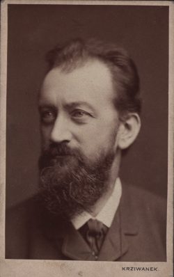 Wien Museum, Inventarnummer HMW 38254; Rudolf Krziwanek (Fotograf), Karl MIllöcker (1842-1899), Operettenkomponist, um 1885, Wien Museum Inv.-Nr. 38254, CC0 (https://sammlung.wienmuseum.at/objekt/111745/)