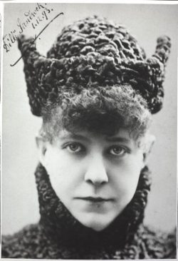 Adele Sandrock als Fanny Theren in „Das Märchen“ 1893. <br /> © ÖNB, Bildarchiv Austria, Signatur/Inv-Nr. etc. AS 154 C POR MAG; Zitierlink http://data.onb.ac.at/rec/baa3778985.